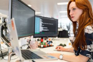What Kind Of Qualifications Do You Need To Become A Graphic Designer In Birmingham? What do graphic designers and visual communication professionals learn in their work?