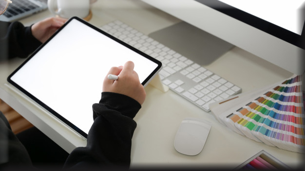 Aim of graphic designers