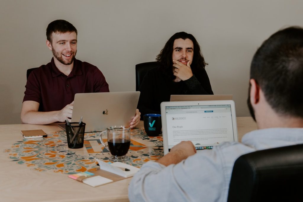 What Are The Pros And Cons Of Being A Freelance Graphic Designer