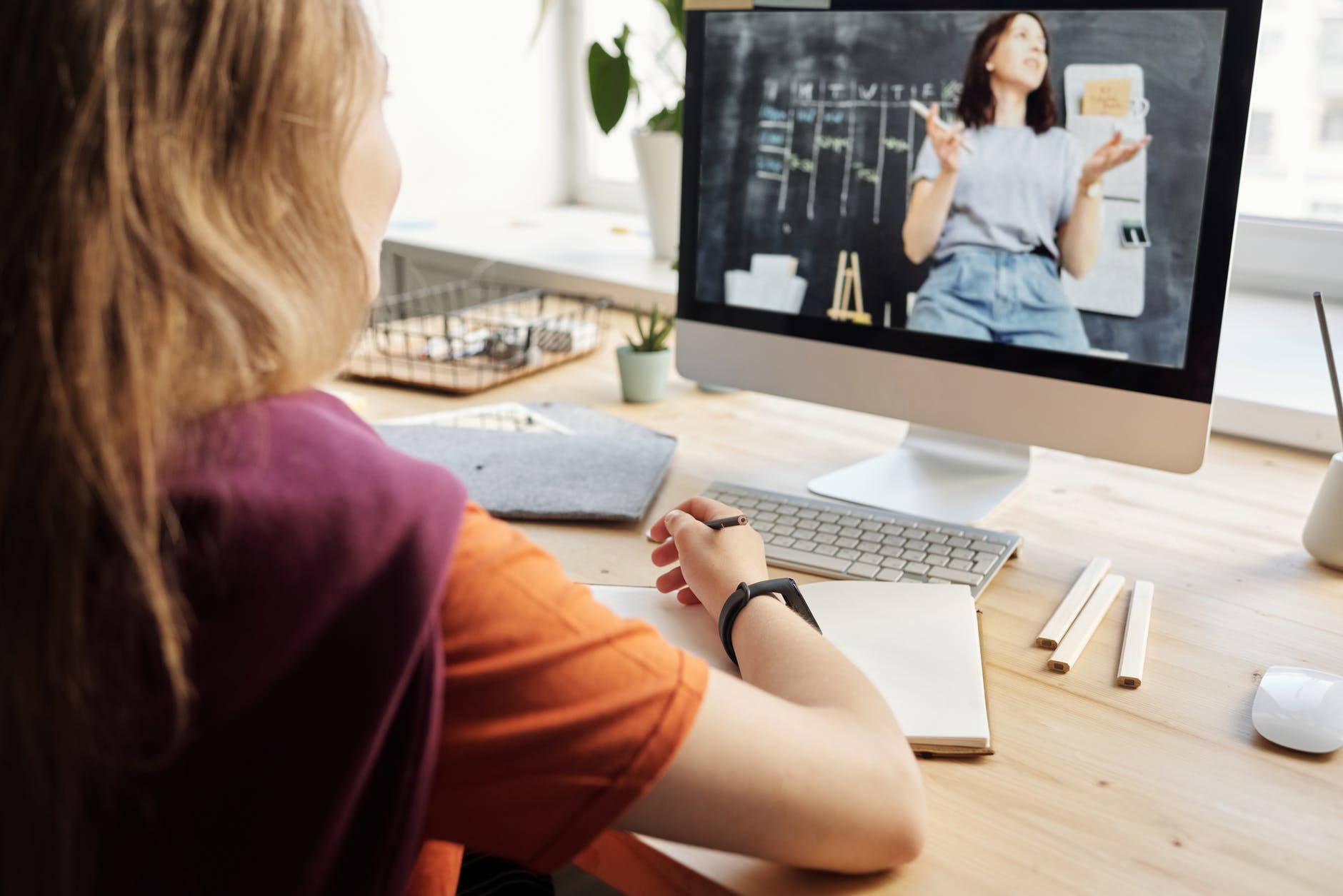What-Is-The-Best-Graphic-Design-Course-In-UK-What-graphic-design-and-visual-communication-skills-are-needed-for-a-successful-career-in-visual-communication