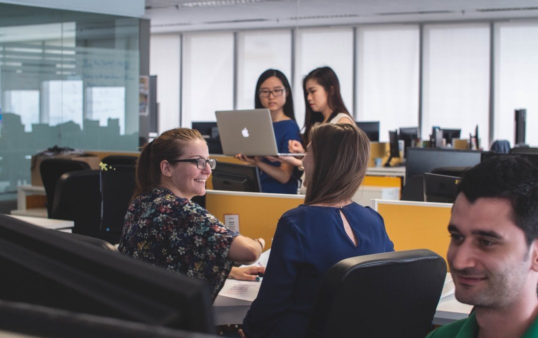 What Type Of Support Is Available For Students Taking An Online Graphic Design Software Course?